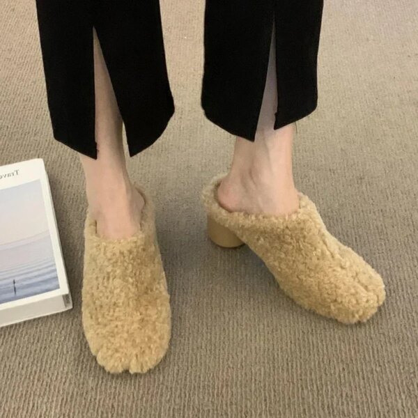 Chaussons Fourrés Mouton à Talon pour Femme